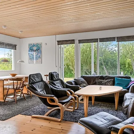Evalotte - 600m From The Sea By Interhome