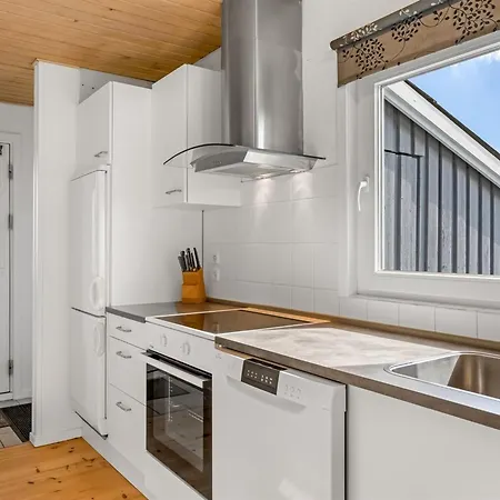 Evalotte - 600m From The Sea By Interhome