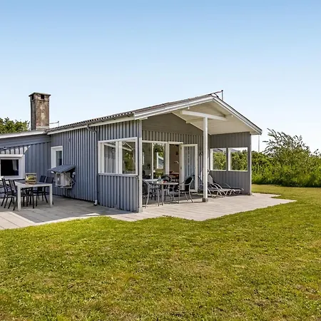 Evalotte - 600m From The Sea By Interhome